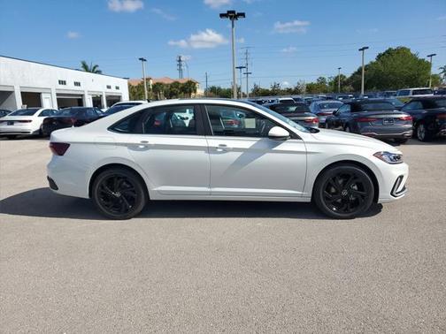 2025 Volkswagen Jetta 1.5T SE