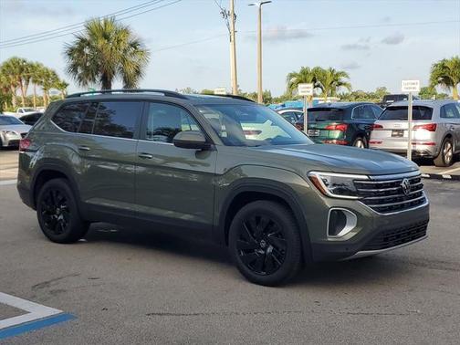 2025 Volkswagen Atlas 2.0T SE w/Technology