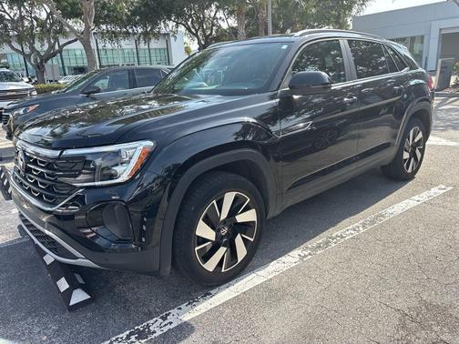 Deep Black Pearl 2024 Volkswagen Atlas Cross Sport 2.0T SE w/Technology