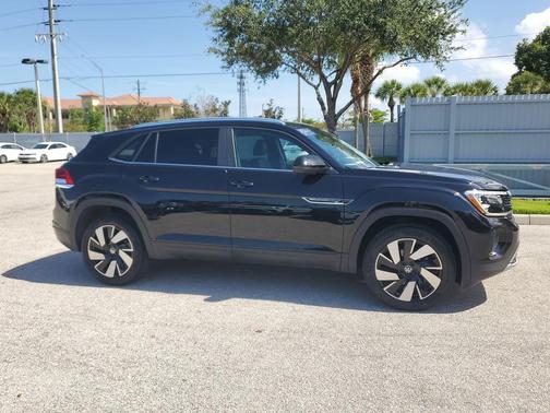 Deep Black Pearl 2024 Volkswagen Atlas Cross Sport 2.0T SE w/Technology
