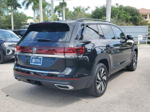 Deep Black Pearl 2024 Volkswagen Atlas 2.0T SE w/Technology
