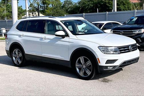 Pure White 2021 Volkswagen Tiguan 2.0T SE R-Line Black