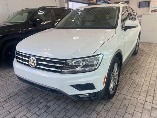 Pure White 2021 Volkswagen Tiguan 2.0T SE R-Line Black