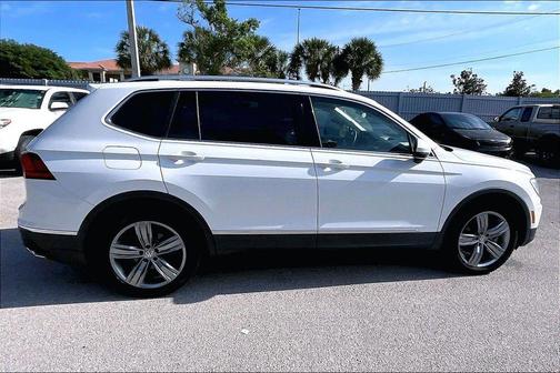 Pure White 2021 Volkswagen Tiguan 2.0T SE R-Line Black