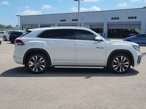 2022 Volkswagen Atlas Cross Sport 3.6L V6 SEL Premium R-Line