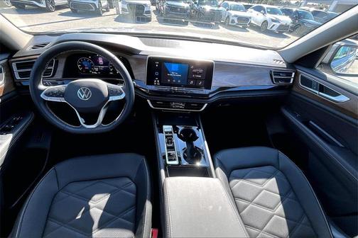 2025 Volkswagen Atlas 2.0T SE w/Technology