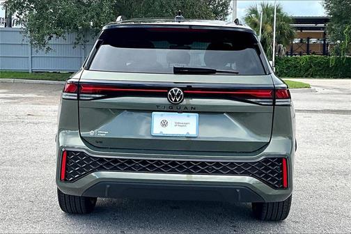 2025 Volkswagen Tiguan 2.0T SE R-Line Black