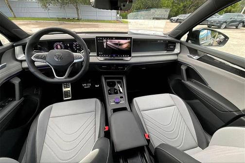 2025 Volkswagen Tiguan 2.0T SE R-Line Black