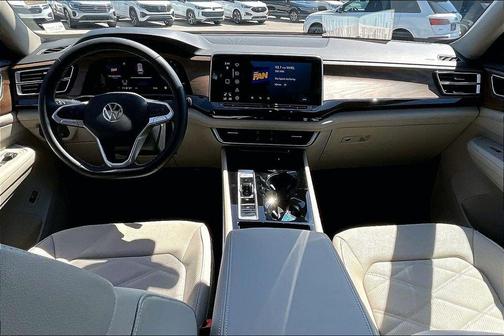 Deep Black 2026 Volkswagen Atlas 2.0T SE w/Technology 4MOTION