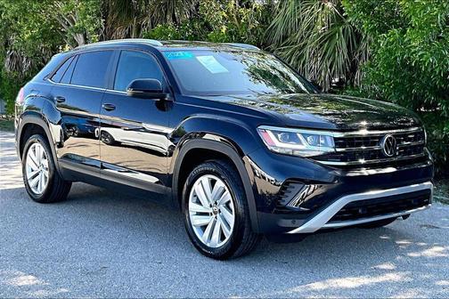 Deep Black 2023 Volkswagen Atlas Cross Sport 2.0T SE w/Technology