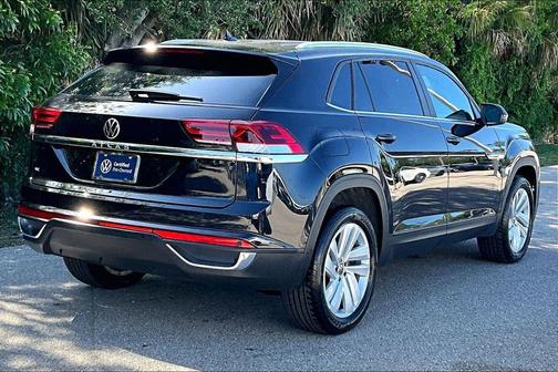 Deep Black 2023 Volkswagen Atlas Cross Sport 2.0T SE w/Technology