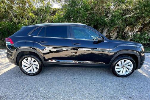 Deep Black 2023 Volkswagen Atlas Cross Sport 2.0T SE w/Technology