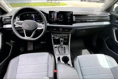 Platinum Gray Metallic 2026 Volkswagen Jetta 1.4T SE