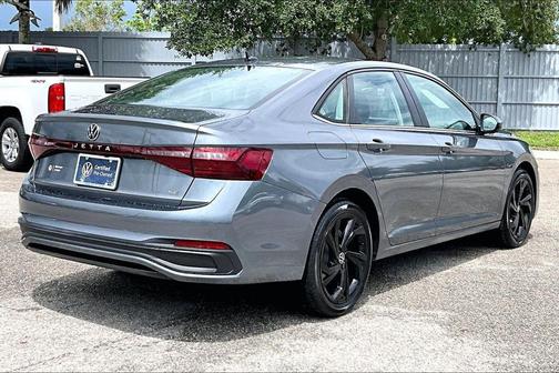 Platinum Gray Metallic 2026 Volkswagen Jetta 1.4T SE