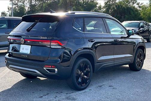 Deep Black Pearl 2026 Volkswagen Taos SE