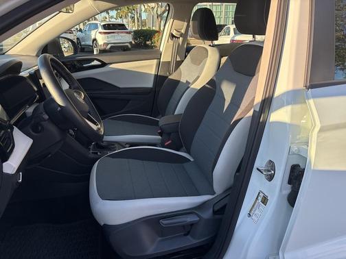 2025 Volkswagen Taos 1.5T S