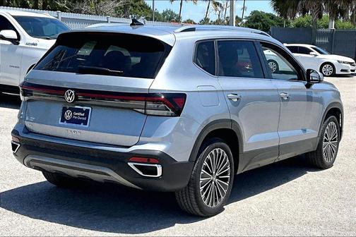 Silver Metallic 2025 Volkswagen Taos 1.5T SE