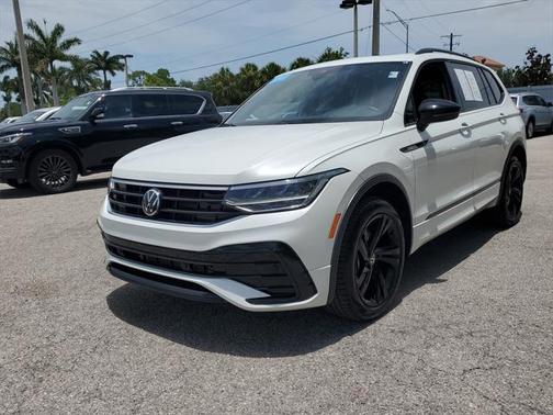 2024 Volkswagen Tiguan 2.0T SE R-Line Black