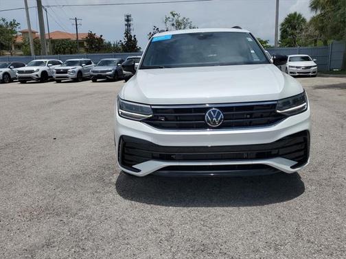 2024 Volkswagen Tiguan 2.0T SE R-Line Black