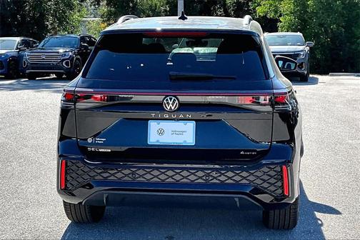 2026 Volkswagen Tiguan 2.0T SEL R-Line 4MOTION