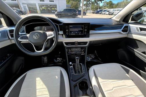 2025 Volkswagen Taos 1.5T SE