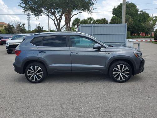 Platinum Gray Metallic 2022 Volkswagen Taos 1.5T SE