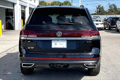 Deep Black Pearl 2026 Volkswagen Atlas 2.0T SE w/Technology 4MOTION