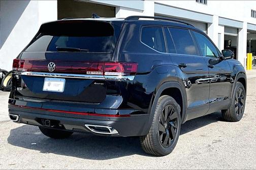 Deep Black Pearl 2026 Volkswagen Atlas 2.0T SE w/Technology 4MOTION