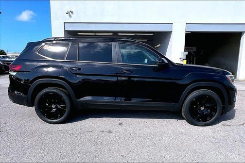 Deep Black Pearl 2026 Volkswagen Atlas 2.0T SE w/Technology 4MOTION