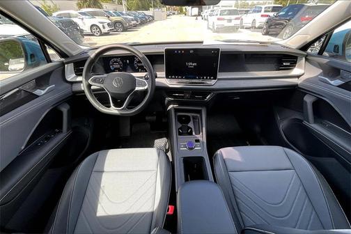 2025 Volkswagen Tiguan 2.0T SE 4MOTION