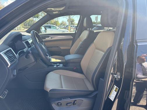 2023 Volkswagen Atlas Cross Sport 3.6L V6 SEL R-Line