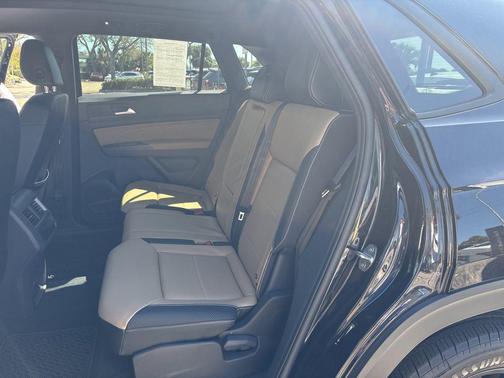 2023 Volkswagen Atlas Cross Sport 3.6L V6 SEL R-Line
