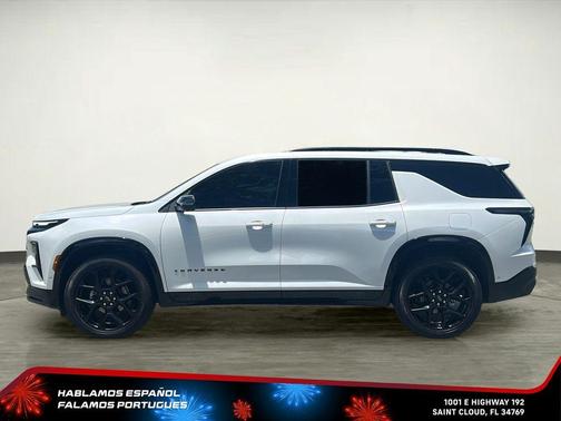 Iridescent Pearl Tricoat 2024 Chevrolet Traverse RS