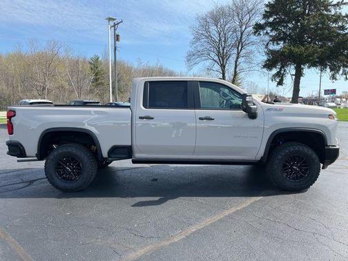 White Sand 2026 Chevrolet Silverado 2500 ZR2