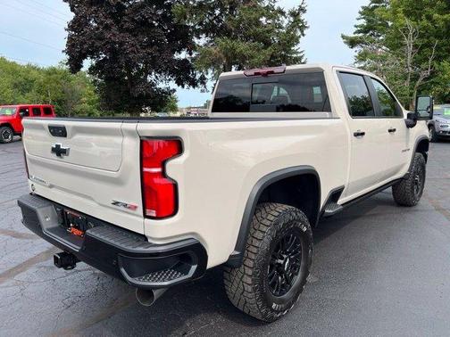 White Sand 2026 Chevrolet Silverado 2500 ZR2