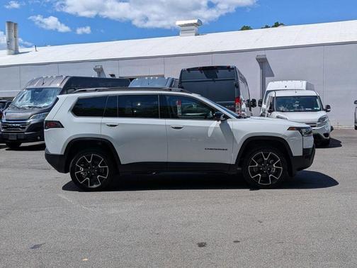 Bright White Clearcoat 2026 Jeep Cherokee Overland