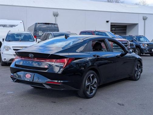 2023 Hyundai ELANTRA SEL