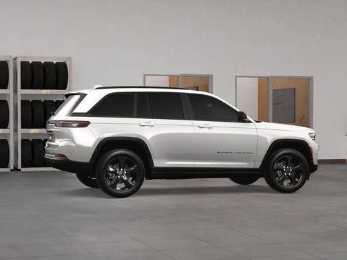 2025 Jeep Grand Cherokee Laredo