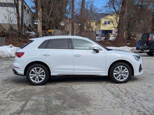2023 Audi Q3 45 S line Premium
