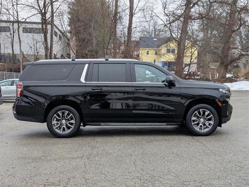 2022 Chevrolet Suburban LT