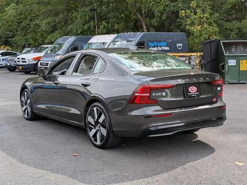 2024 Volvo S60 Recharge Plug-In Hybrid T8 Plus Dark Theme