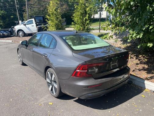 2024 Volvo S60 Recharge Plug-In Hybrid T8 Plus Dark Theme