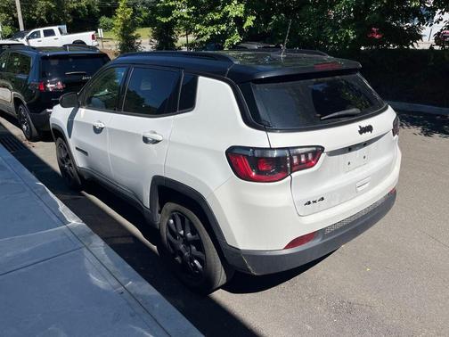 Bright White Clearcoat 2022 Jeep Compass Latitude