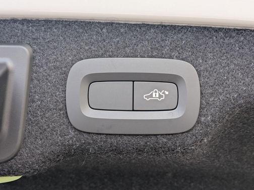 2018 Volvo S90 T5 Momentum