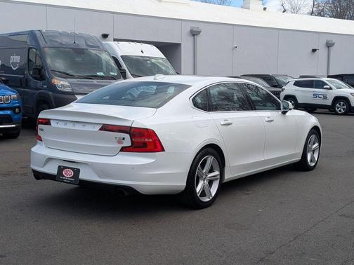 2018 Volvo S90 T5 Momentum