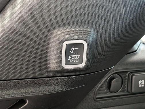 Metallic 2026 Jeep Grand Cherokee Laredo