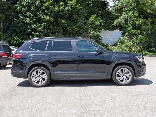 Deep Black Pearl Effect 2023 Volkswagen Atlas 2.0T SE