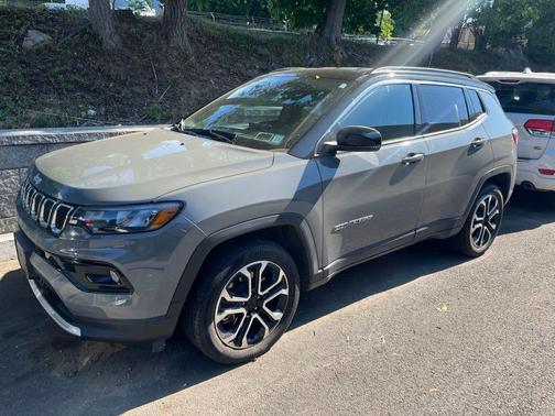 Sting Gray Clearcoat 2023 Jeep Compass Limited