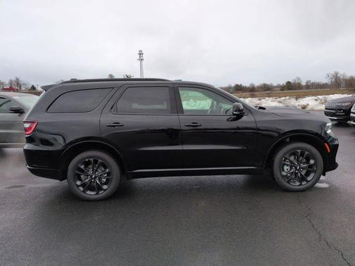 DB Black Crystal Clearcoat 2026 Dodge Durango GT