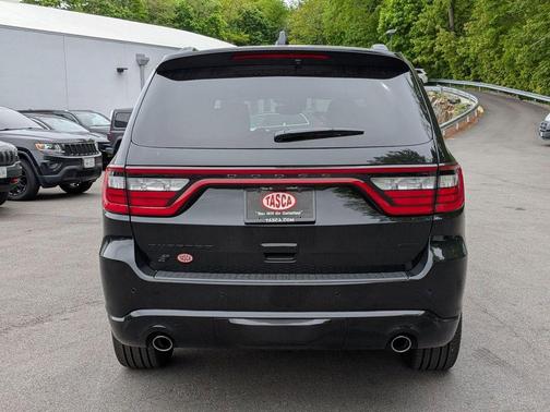 DB Black Crystal Clearcoat 2026 Dodge Durango GT